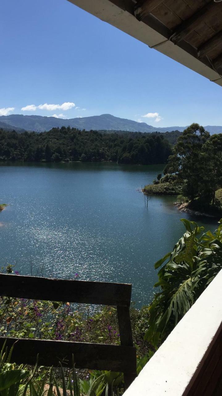 ホテル La Madriguera Guatapé エクステリア 写真