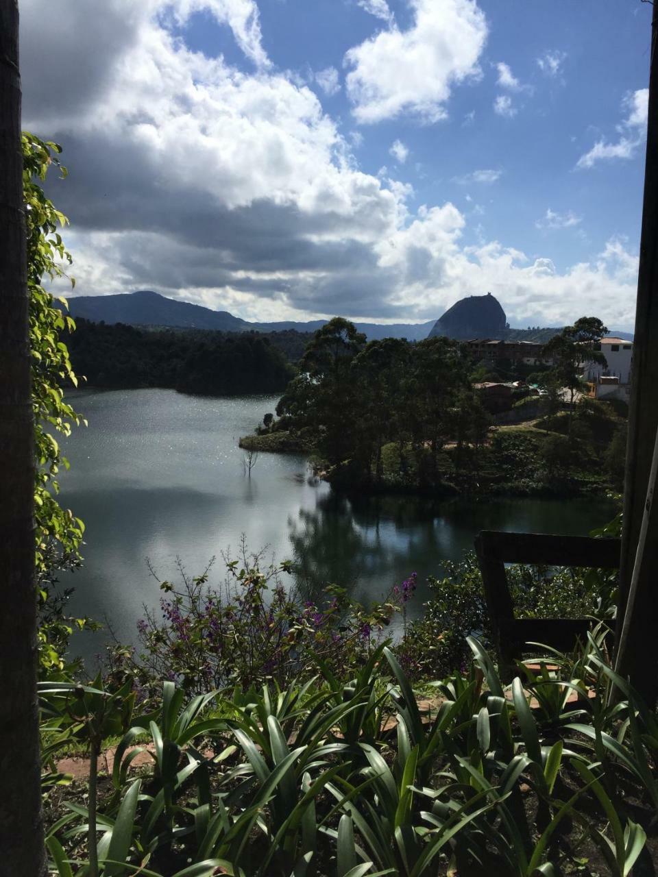 ホテル La Madriguera Guatapé エクステリア 写真